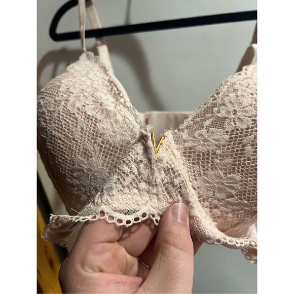 Victoria’s Secret Plunge Lace Bra Woman’s Size 38DD - Picture 4 of 11